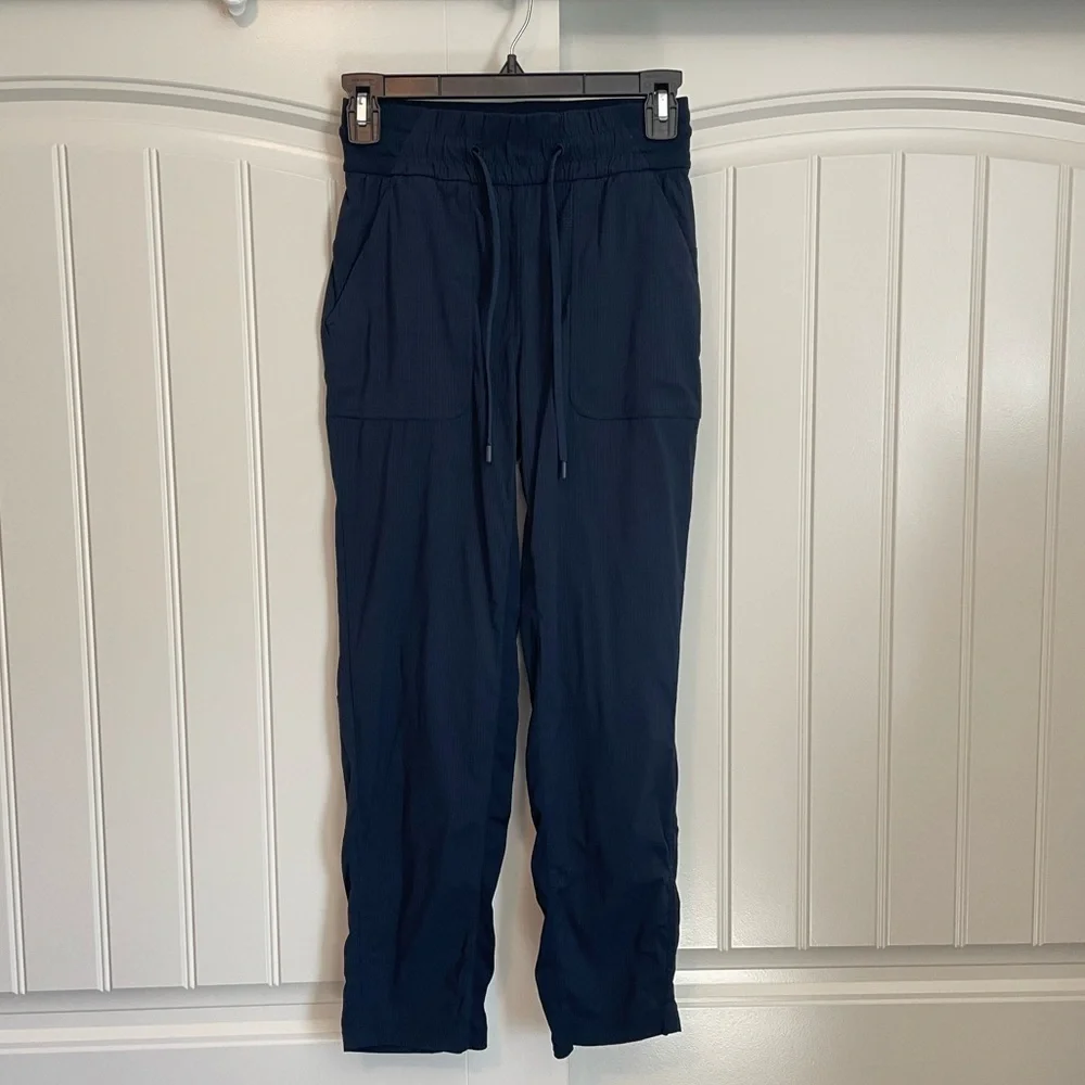 Lululemon Beyond the Studio Crop True Navy size 2
